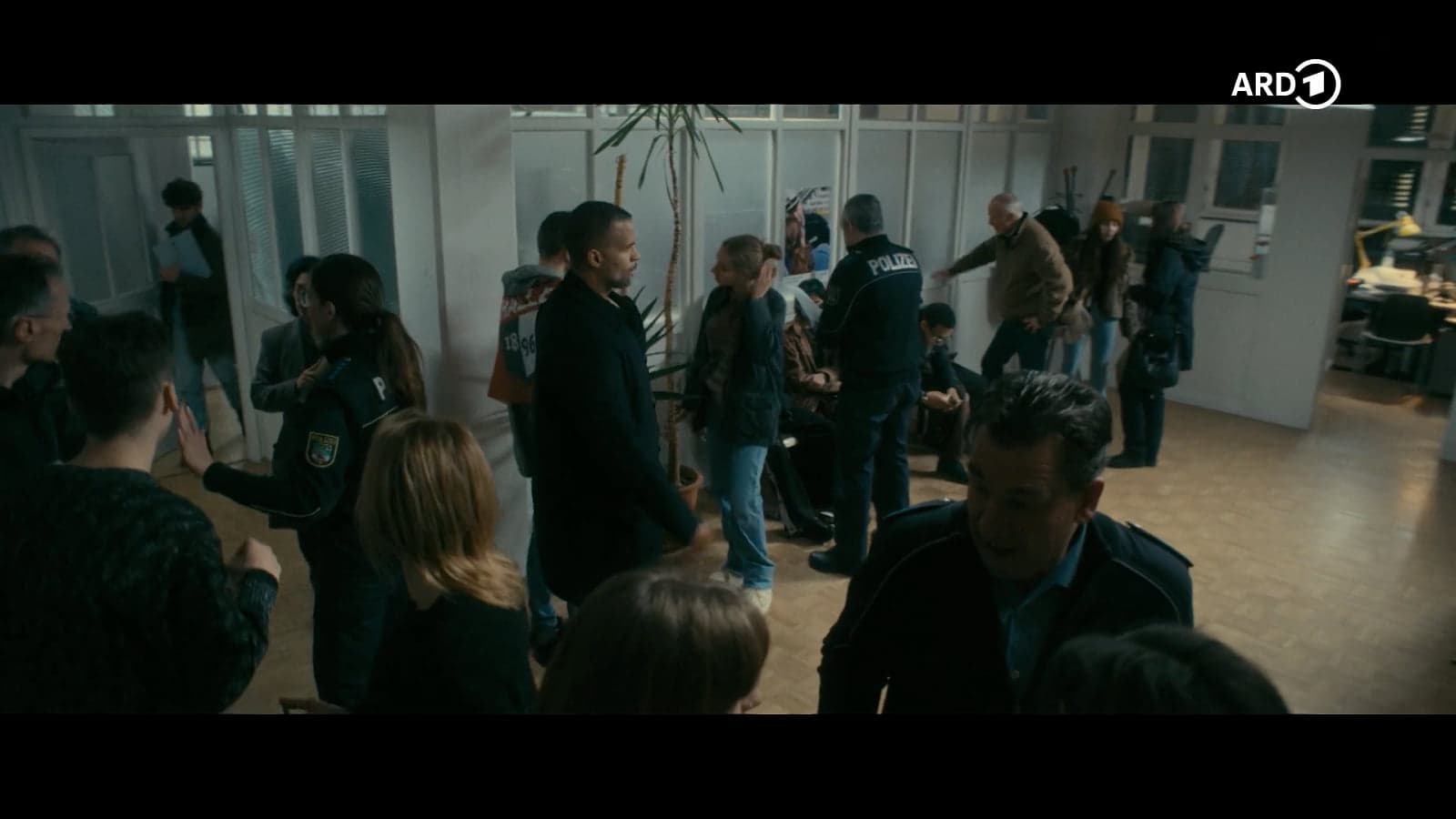Still from the ARD series Wer wir sind: a police operation inside a building