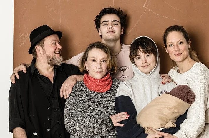 "Lost in Neulich": Eine schräge Familie - Ein Dorf - Ein düsteres Geheimnis