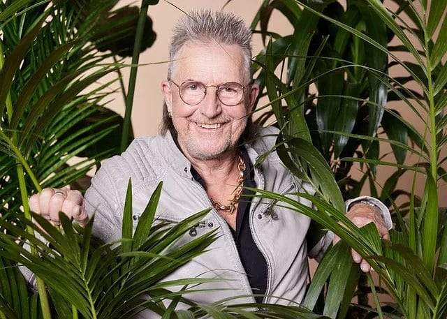 ER IST EIN STAR - UND WILL DA REIN!